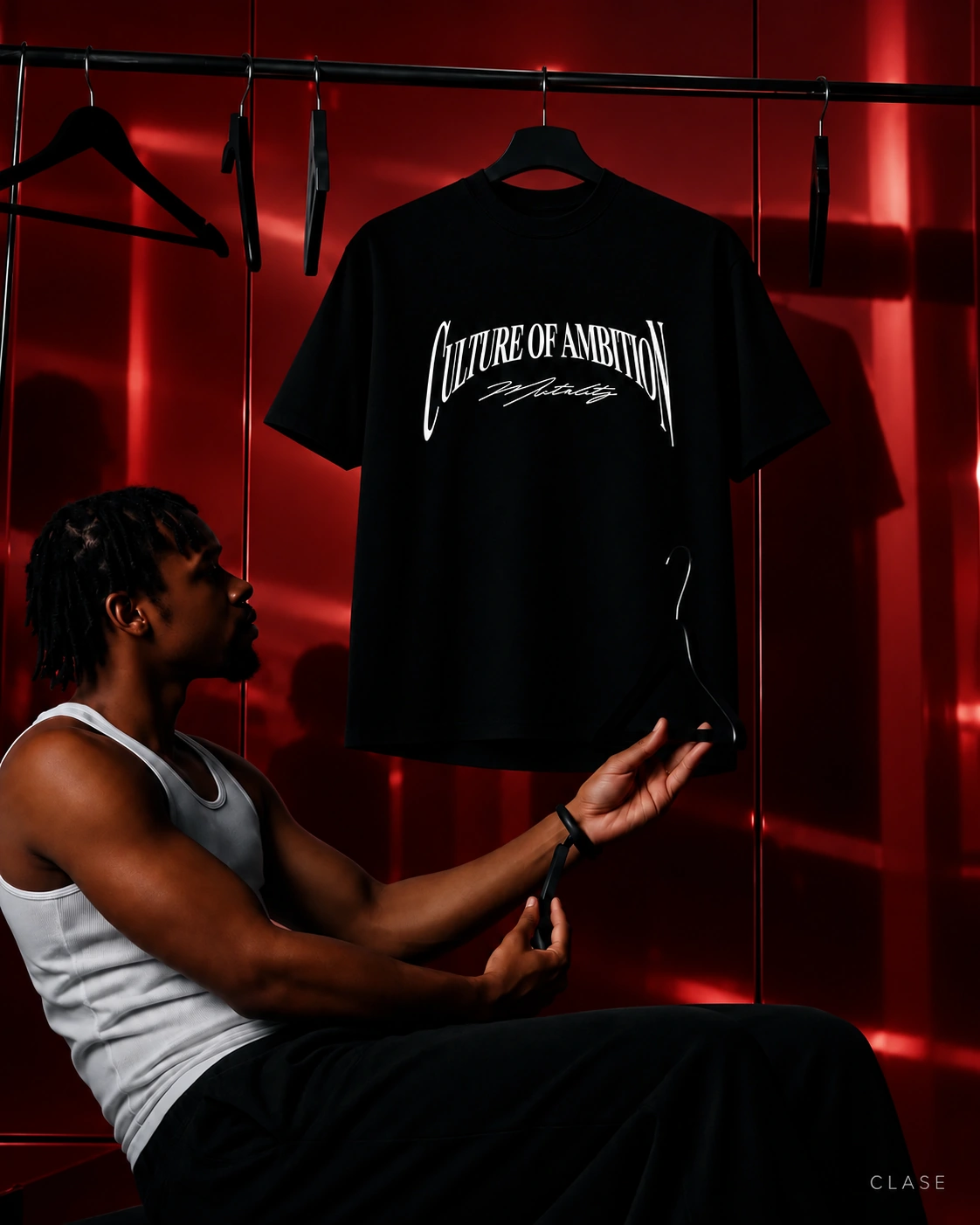 Campaña Culture of Ambition: pulóver negro sobre un vestidor rojo